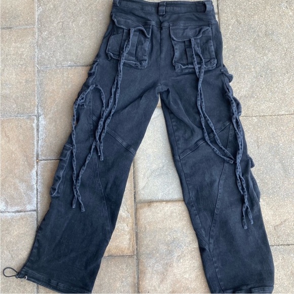 - I AM GIA ALTRA MID RISE UTILITY PANT IN CHARCOAL - Picture 5 of 8